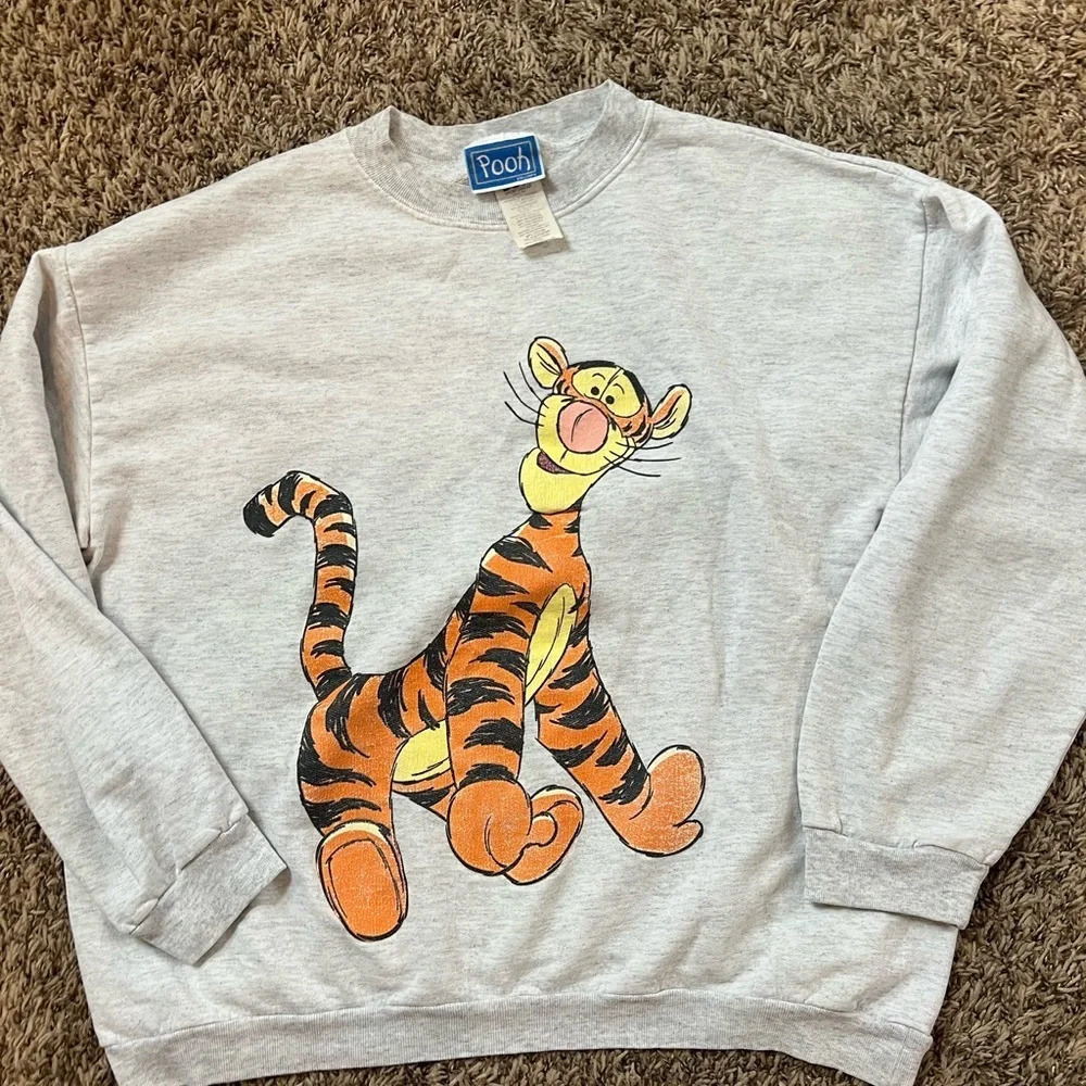 vintage disney POOH graphic crewneck size large